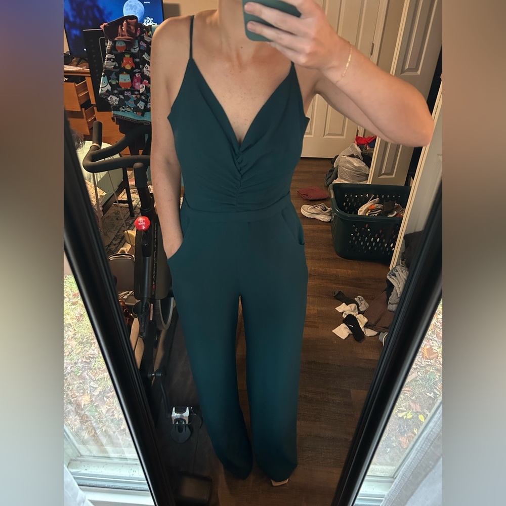 Dress the Population Green Jumpsuit with V-Neck and Wide-Leg